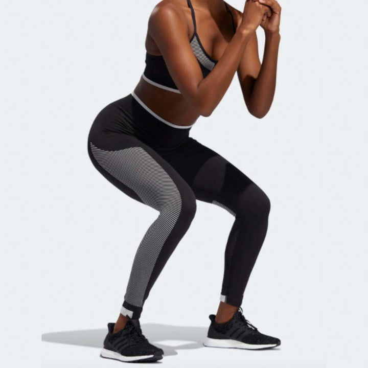 بنطال رياضي ضيق