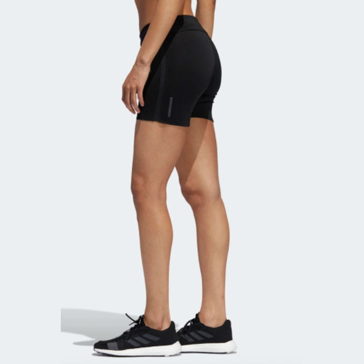 شورت رياضي ضيق