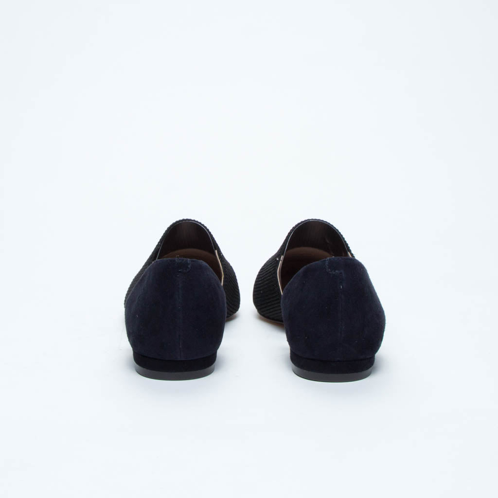 حذاء مدبب عصري