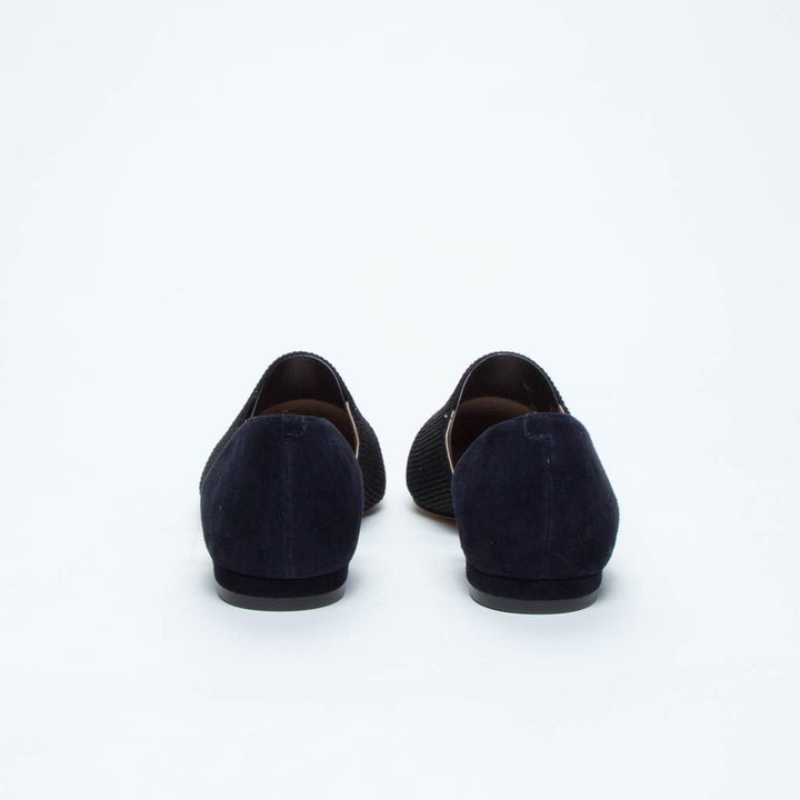 حذاء مدبب عصري