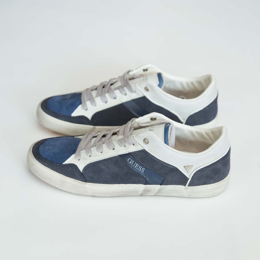 حذاء سنيكرز