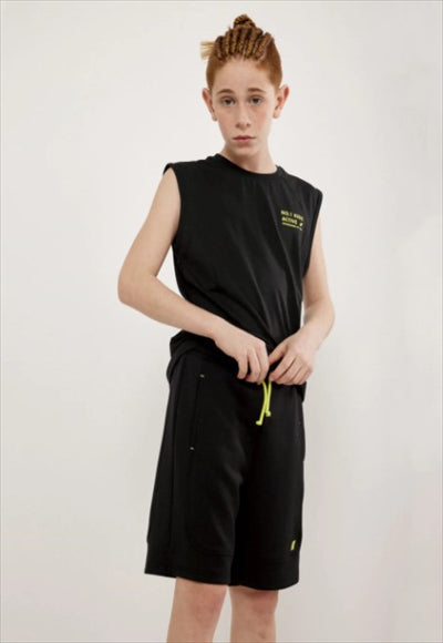 بلوزة بلا اكمام