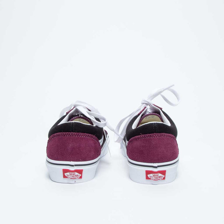 حذاء للجنسين