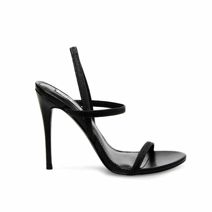 حذاء بكعب عالي