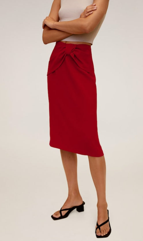 تنورة قصة ضيقة