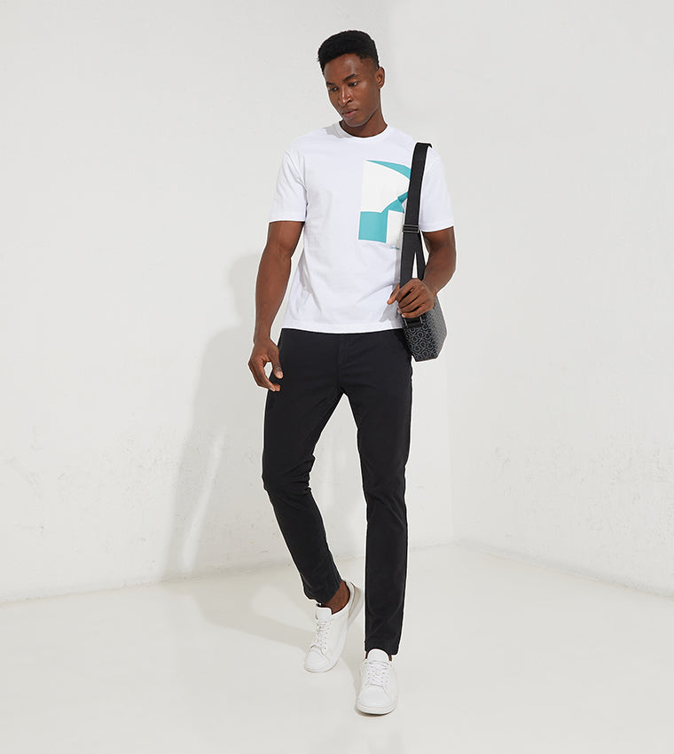 بنطال تشينو بقصة ضيقة