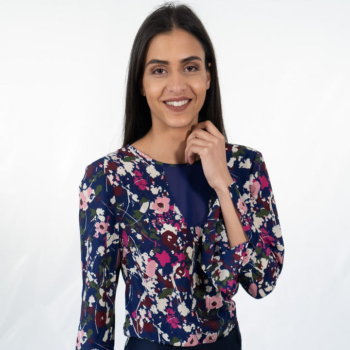 بلوزة بطباعة ازهار