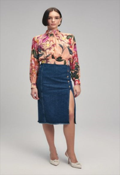 بلوزة مطبوعة مربوطة من الخلف