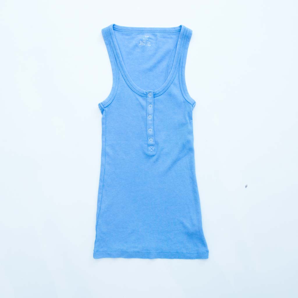 بلوزة بلا اكمام