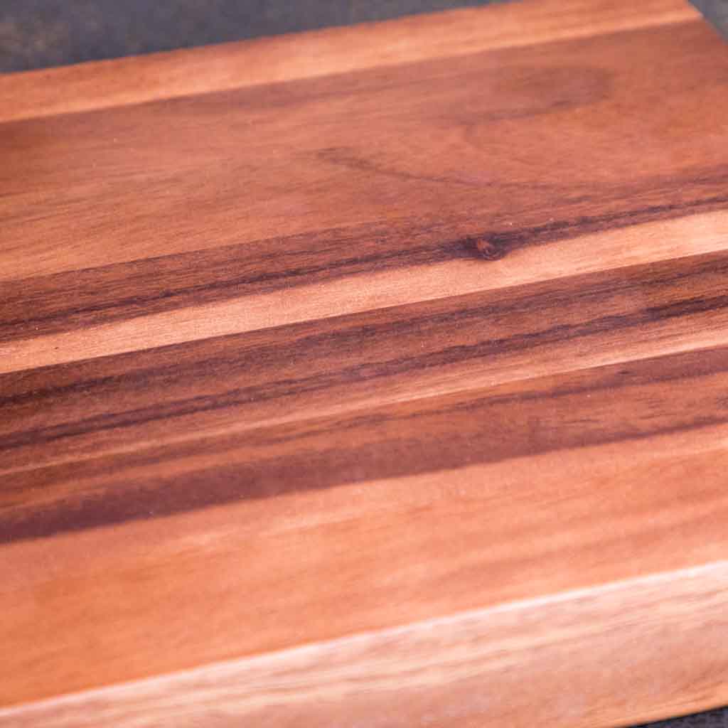 مفرمة خضار بيدين مخفيتان