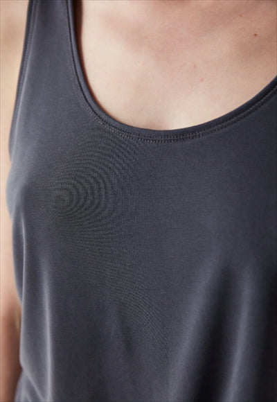 بلوزة بلا أكمام