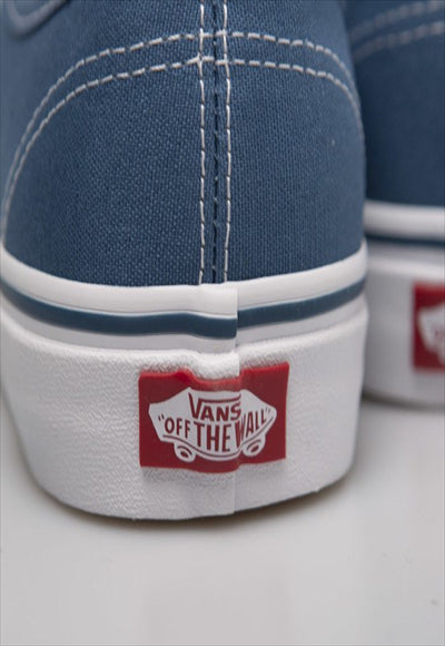 حذاء للجنسين