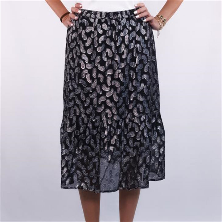 تنورة منقشة