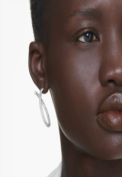 حلق مرصع بالكريستال