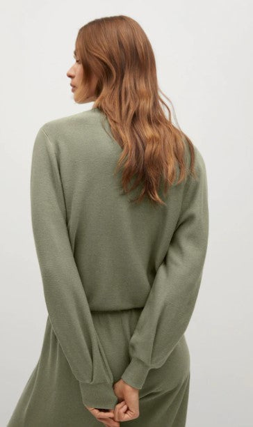 بلوزة بأكمام منتفخة