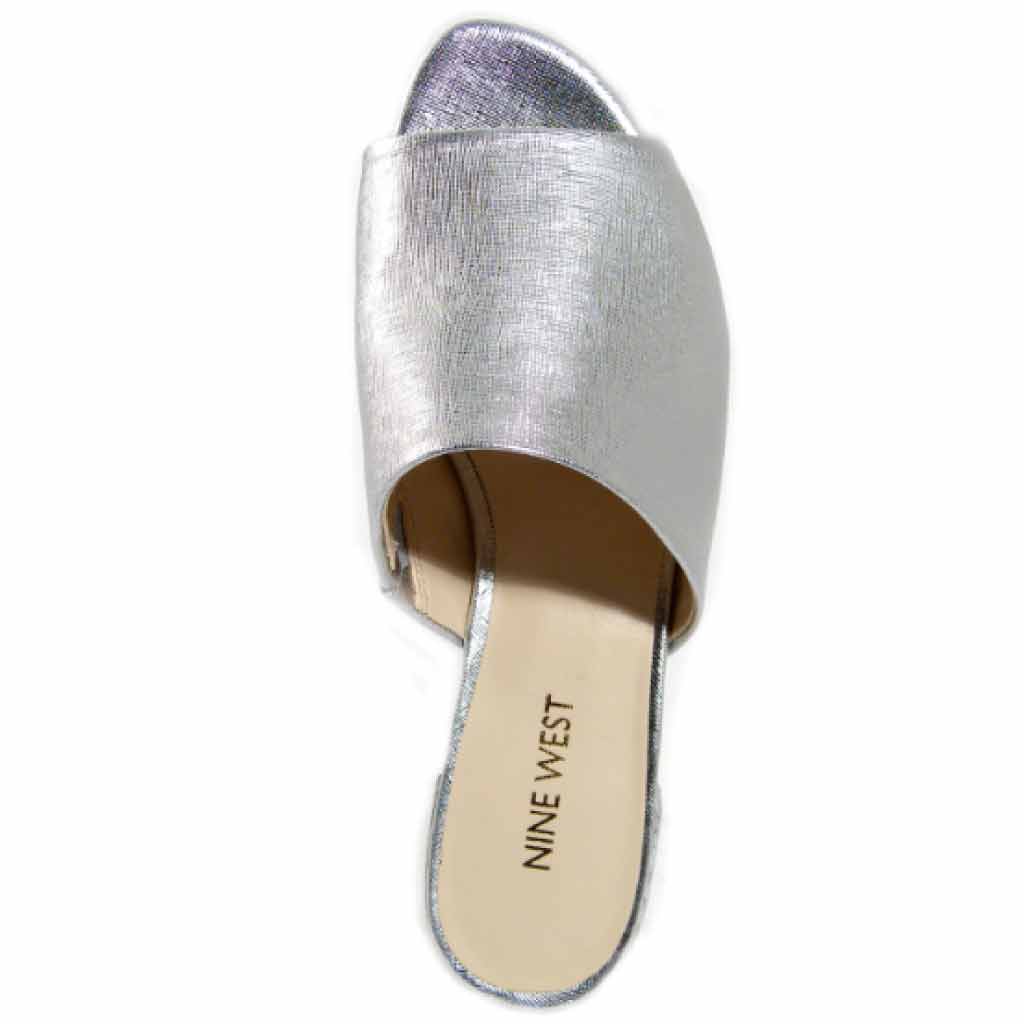 حذاء كعب عالي