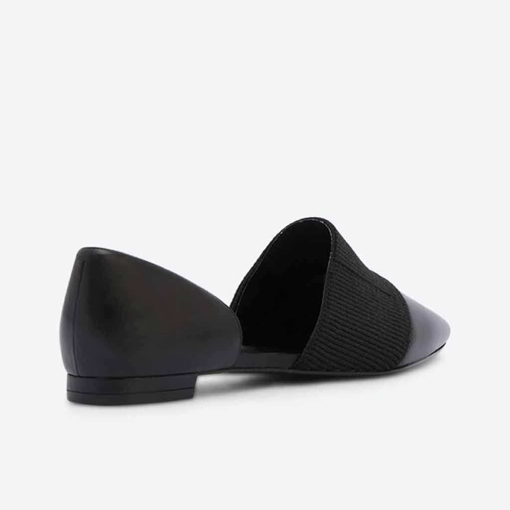 حذاء مدبب عصري