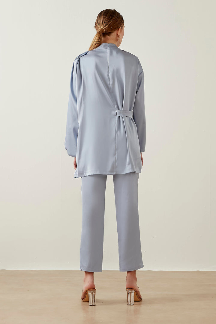 طقم من قطعتين