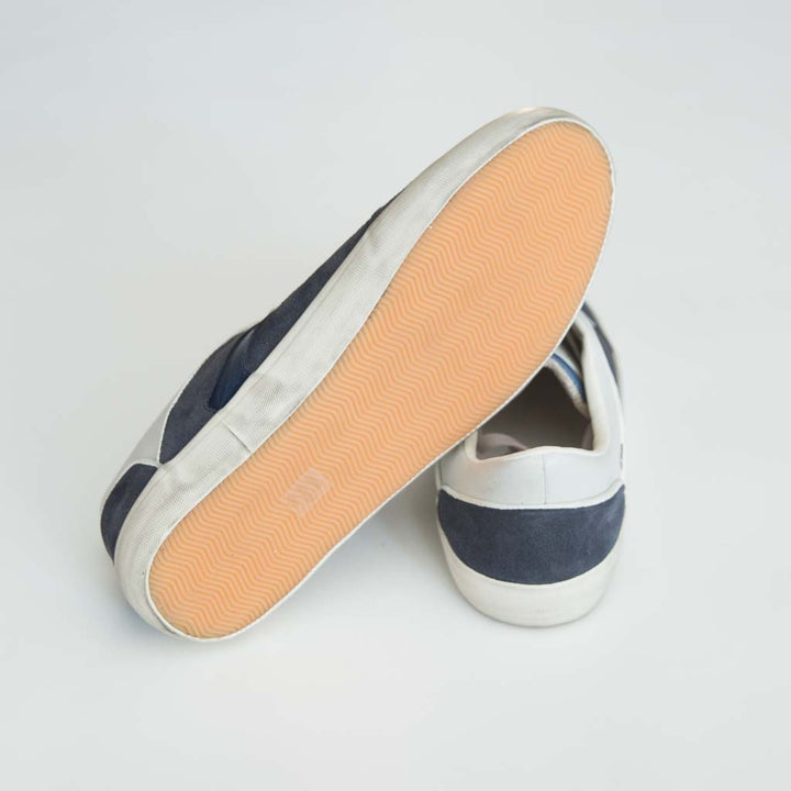 حذاء سنيكرز