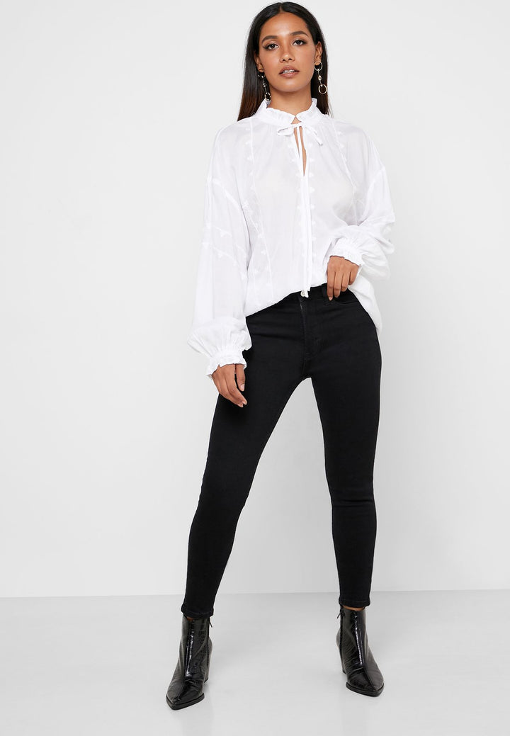 بنطال جينز كلاسيكي