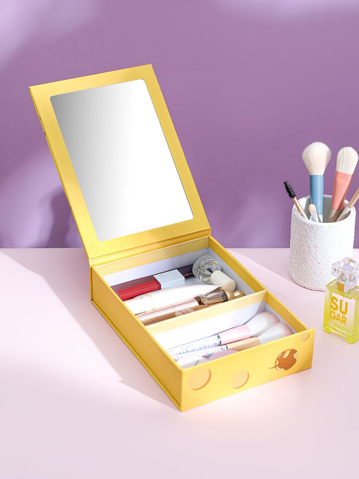 Folding magnifying mirror