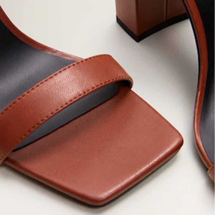 صندل كعب عالي