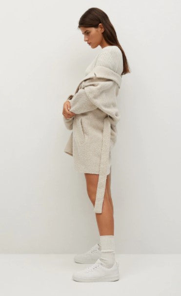 حذاء رياضي برباط