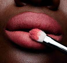 احمر شفاه غير لامع