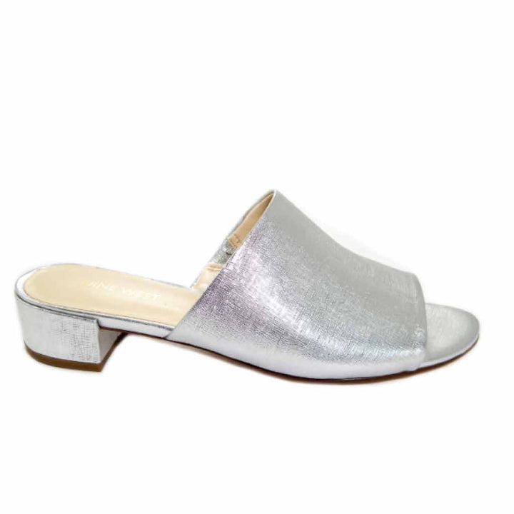 حذاء كعب عالي