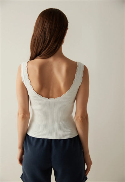sleeveless blouse