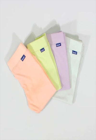 علبة بها 4 سراويل