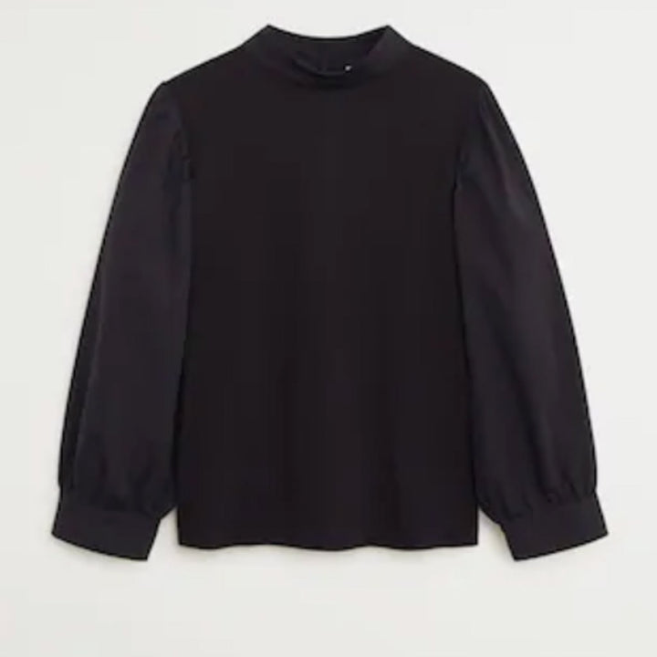 تيشيرت بأكمام منفوشة