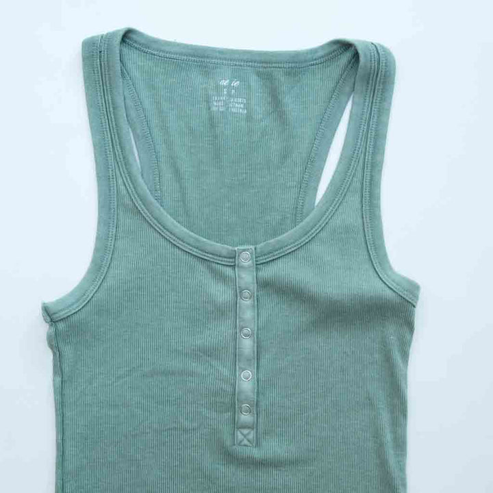 بلوزة بلا اكمام