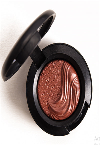 Warm brown eyeshadow