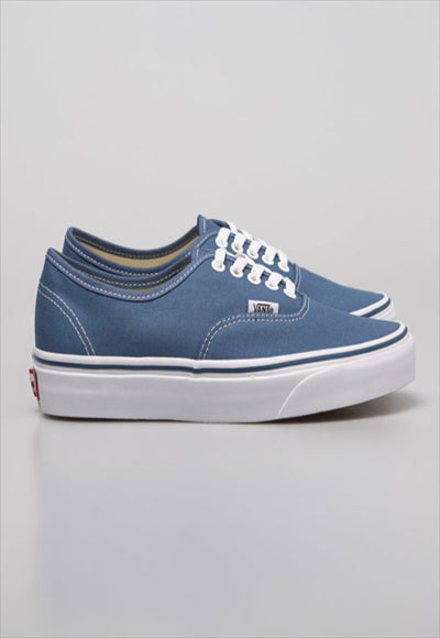 حذاء للجنسين