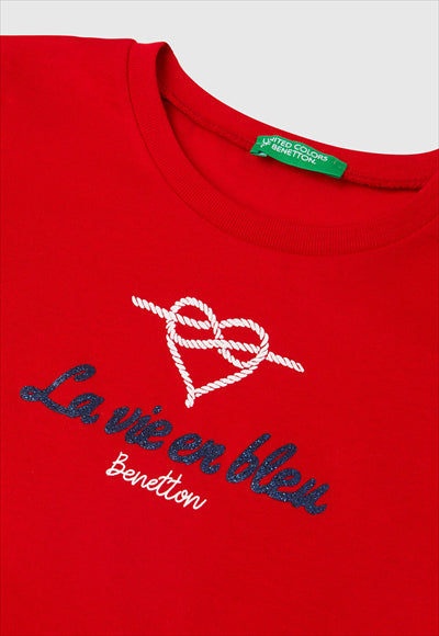 بلوزة حمراء