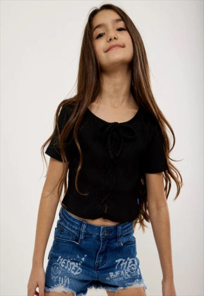 بلوزة بأكمام قصيرة