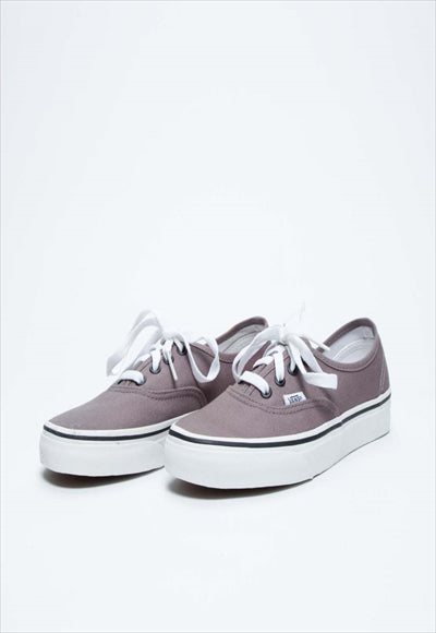 حذاء لكلا الجنسين