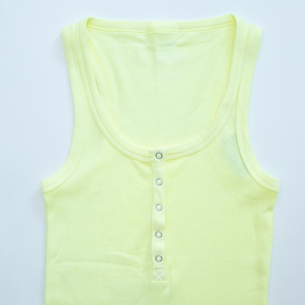 بلوزة بلا اكمام