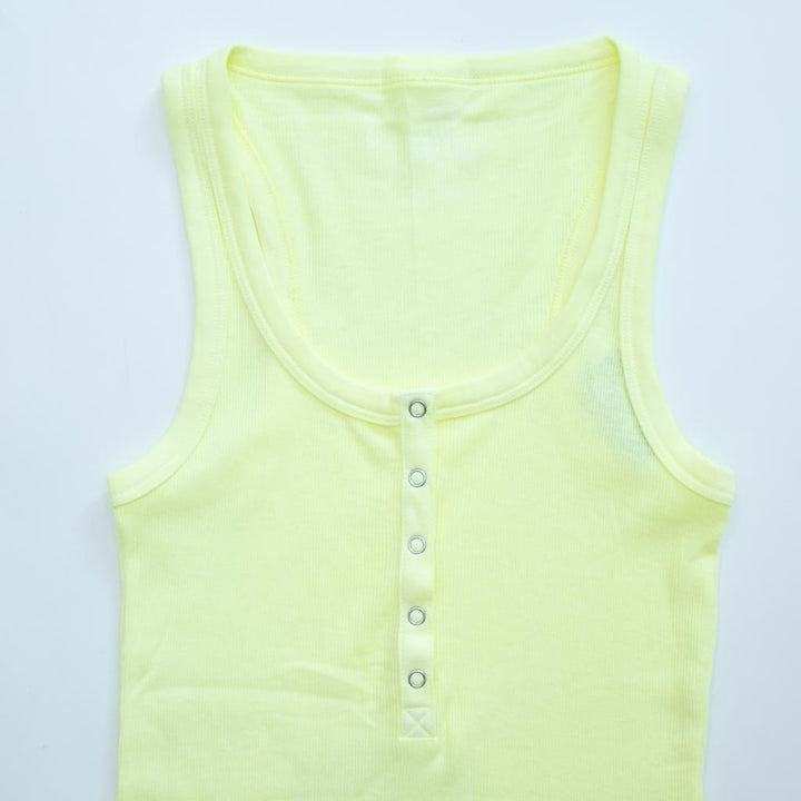 بلوزة بلا اكمام