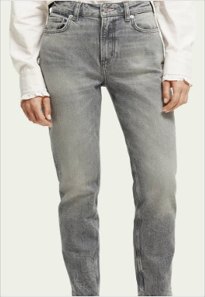 بنطال قصة ضيقة