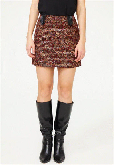 تنورة قصيرة