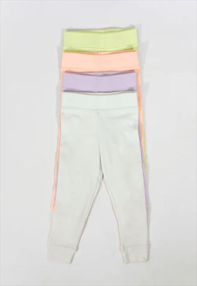 علبة بها 4 سراويل