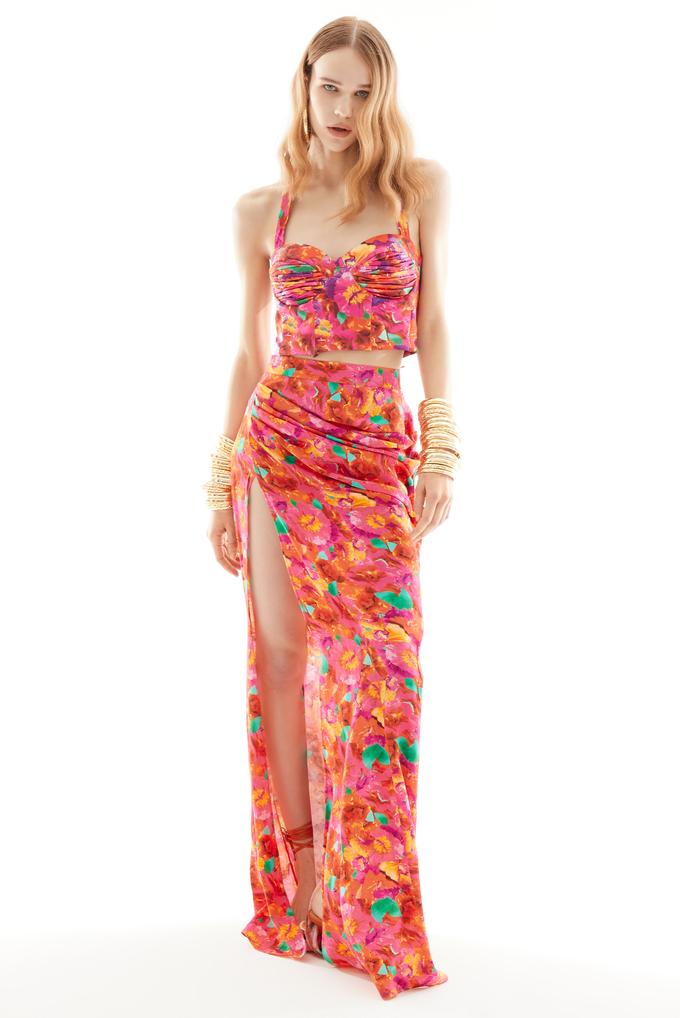 بلوزة قصيرة