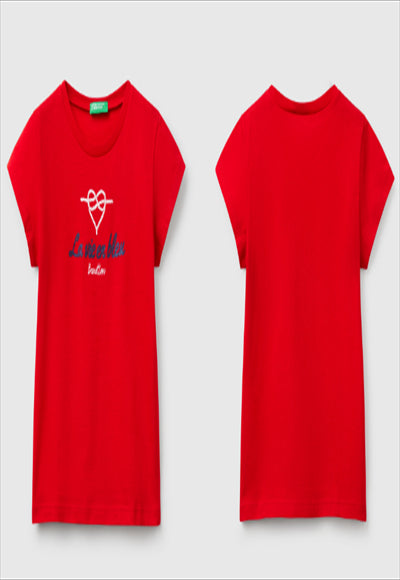 بلوزة حمراء