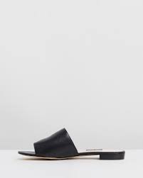 حذاء كعب عالي