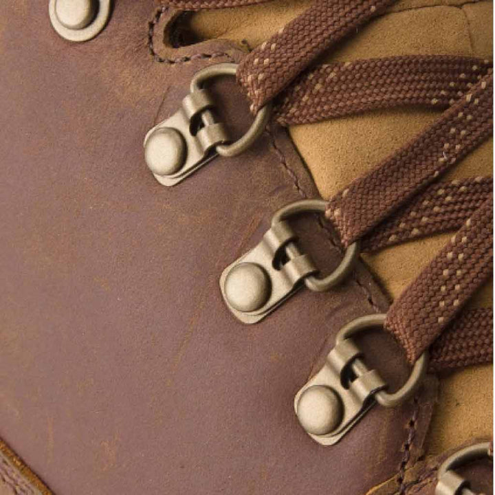 حذاء تسلق جلد