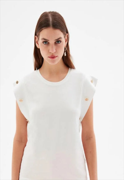 بلوزة بلا أكمام