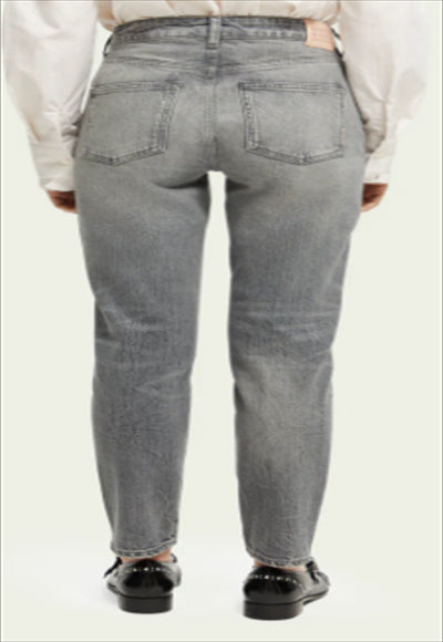 بنطال قصة ضيقة