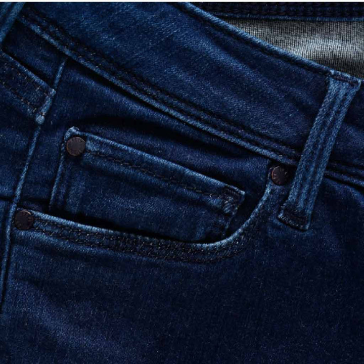 بنطال جينز ضيق